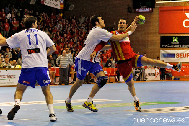 Paván y Kappelin guían a la victoria al Ciudad Encantada (25-22)